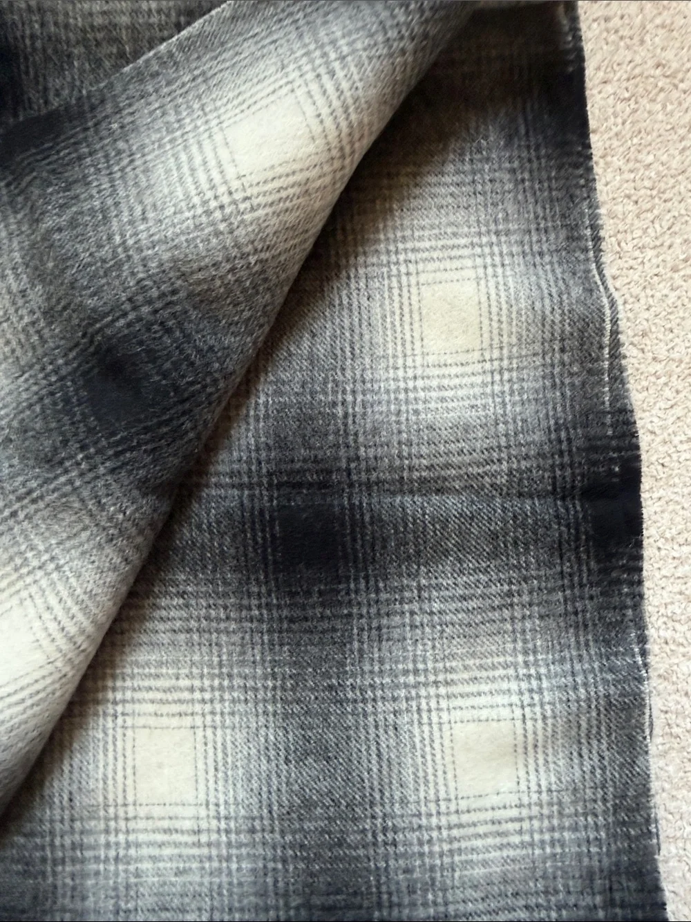 NWT Banana Republic Neutral Plaid Scarf black/grey